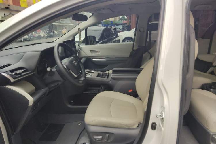 Used Toyota SIENNA 2023 2.5L Hybrid Comfort Edition Left Front Seat
