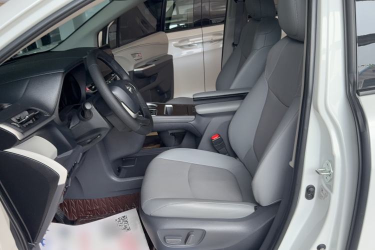 Used Toyota SIENNA 2023 2.5L Hybrid Luxury Edition Left Front Seat