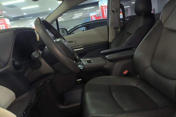 Used Toyota SIENNA 2023 2.5L Hybrid Comfort Edition Left Front Seat