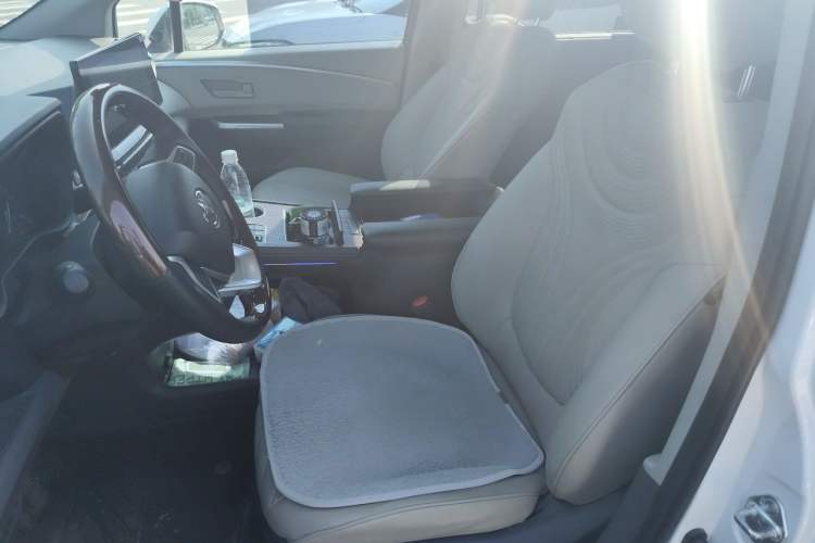 Used Toyota SIENNA 2023 2.5L Hybrid Comfort Edition Left Front Seat