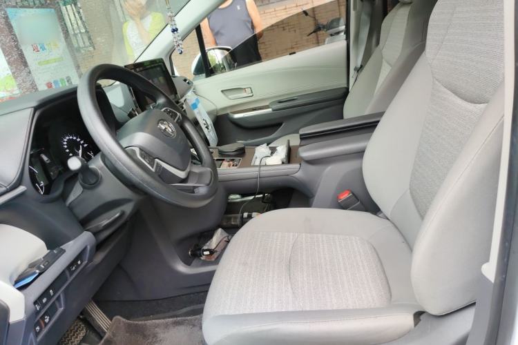 Used Toyota SIENNA 2023 2.5L Hybrid Comfort Edition Left Front Seat
