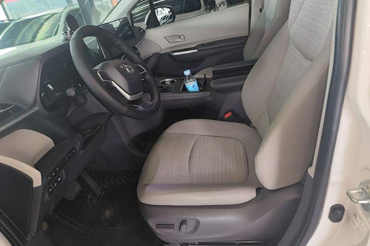 Used Toyota SIENNA 2023 2.5L Hybrid Comfort Edition Left Front Seat