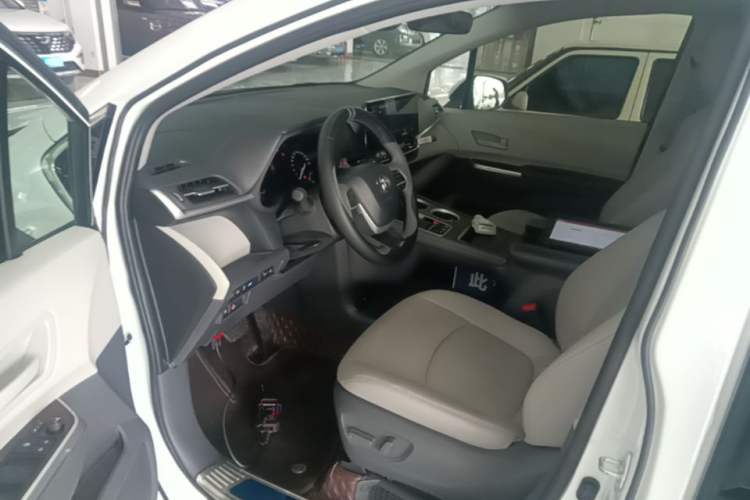 Used Toyota SIENNA 2023 2.5L Hybrid Comfort Edition Left Front Seat