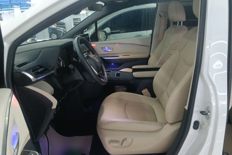 Used Toyota SIENNA 2023 2.5L Hybrid Deluxe Edition Left Front Seat