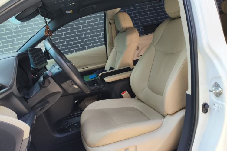 Used Toyota SIENNA 2023 2.5L Hybrid Deluxe Edition Left Front Seat