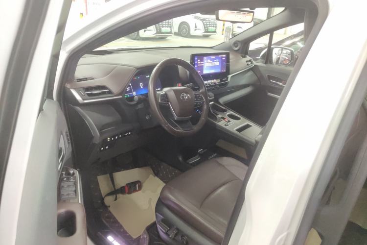 Used Toyota SIENNA 2023 2.5L Hybrid Platinum Edition Left Front Seat