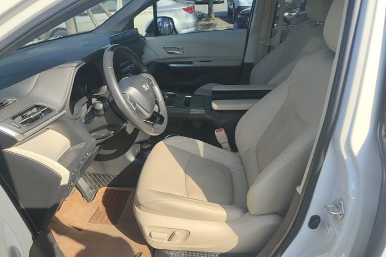 Used Toyota SIENNA 2023 2.5L Hybrid Deluxe Edition Left Front Seat