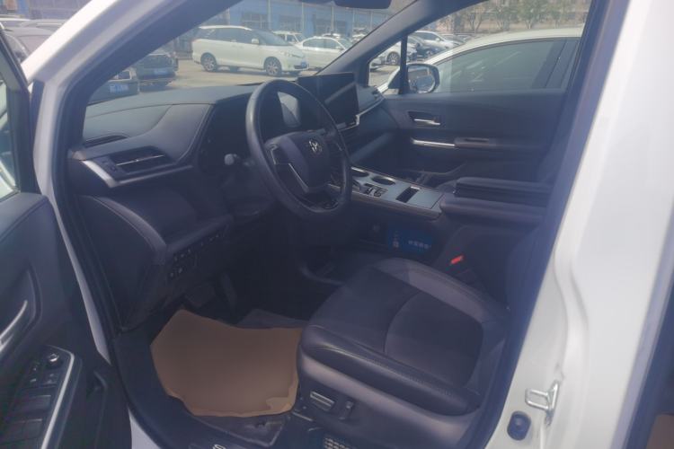 Used Toyota SIENNA 2023 2.5L Hybrid Deluxe Edition Left Front Seat