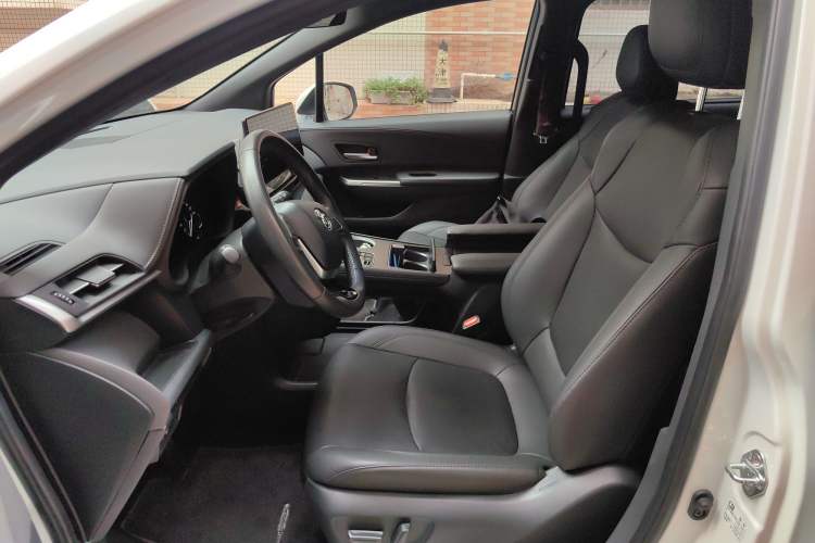 Used Toyota SIENNA 2023 2.5L Hybrid Deluxe Edition Left Front Seat