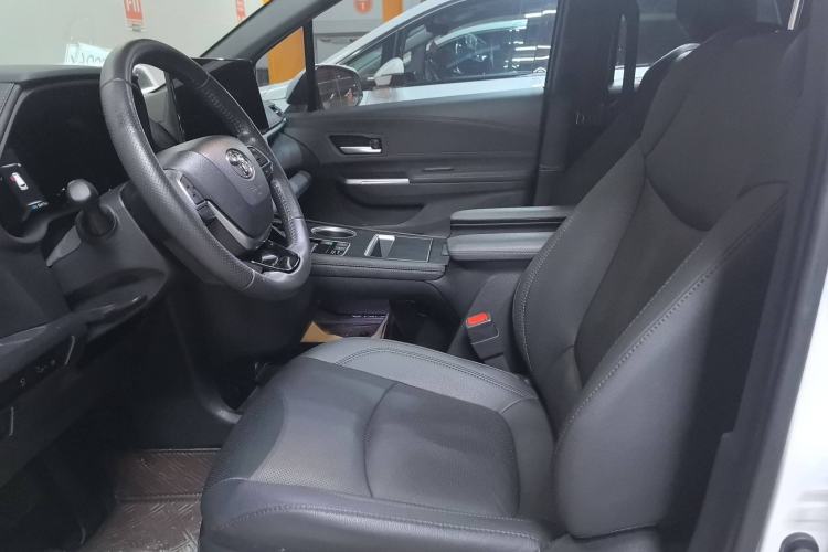 Used Toyota SIENNA 2023 2.5L Hybrid Deluxe Edition Left Front Seat