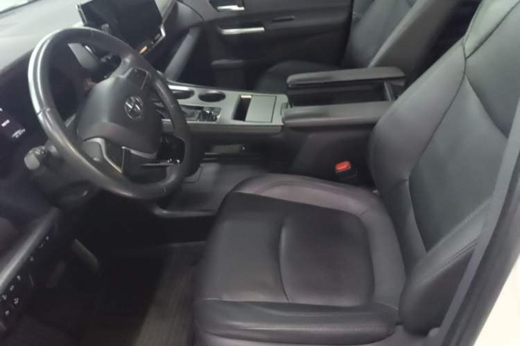 Used Toyota SIENNA 2023 2.5L Hybrid Deluxe Edition Left Front Seat