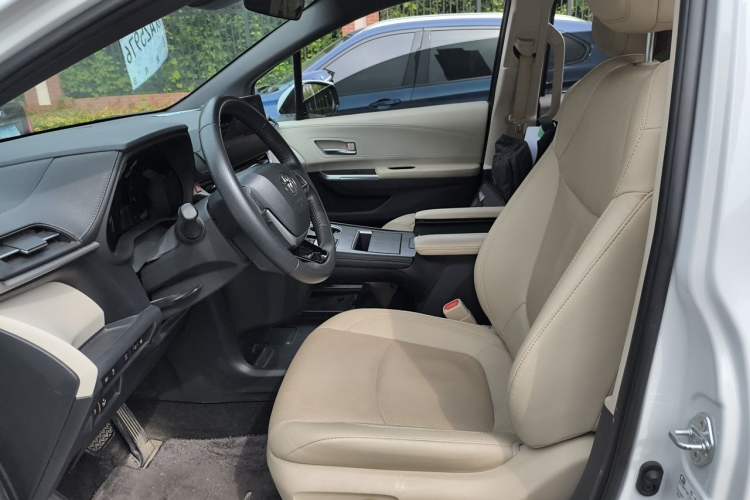 Used Toyota SIENNA 2023 2.5L Hybrid Ultimate Edition Left Front Seat