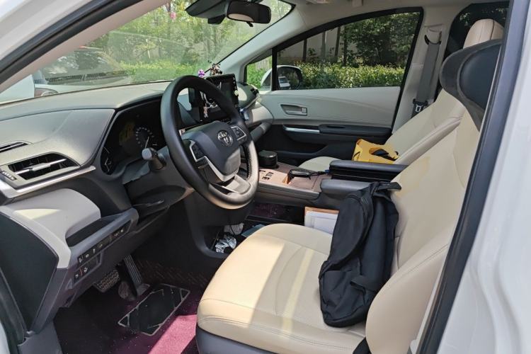 Used Toyota SIENNA 2023 2.5L Hybrid Comfort Edition Left Front Seat