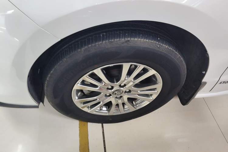 Used Toyota SIENNA 2023 2.5L Hybrid Comfort Edition Left Front Wheel Hub