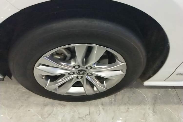 Used Toyota SIENNA 2023 2.5L Hybrid Comfort Edition Left Front Wheel Hub