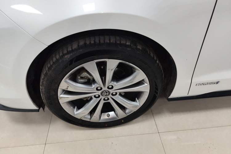 Used Toyota SIENNA 2023 2.5L Hybrid Deluxe Edition Left Front Wheel Hub