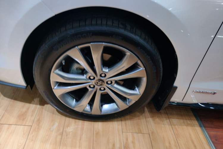 Used Toyota SIENNA 2023 2.5L Hybrid Deluxe Edition Left Front Wheel Hub