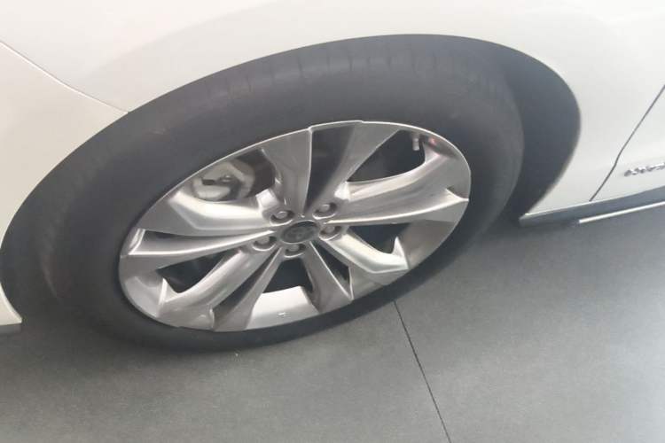 Used Toyota SIENNA 2023 2.5L Hybrid Deluxe Edition Left Front Wheel Hub