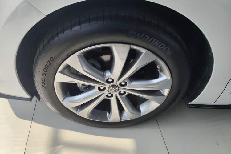 Used Toyota SIENNA 2023 2.5L Hybrid Deluxe Edition Left Front Wheel Hub