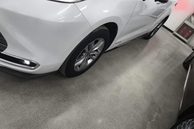 Used Toyota SIENNA 2023 2.5L Hybrid Luxury Edition Left Front Wheel Hub