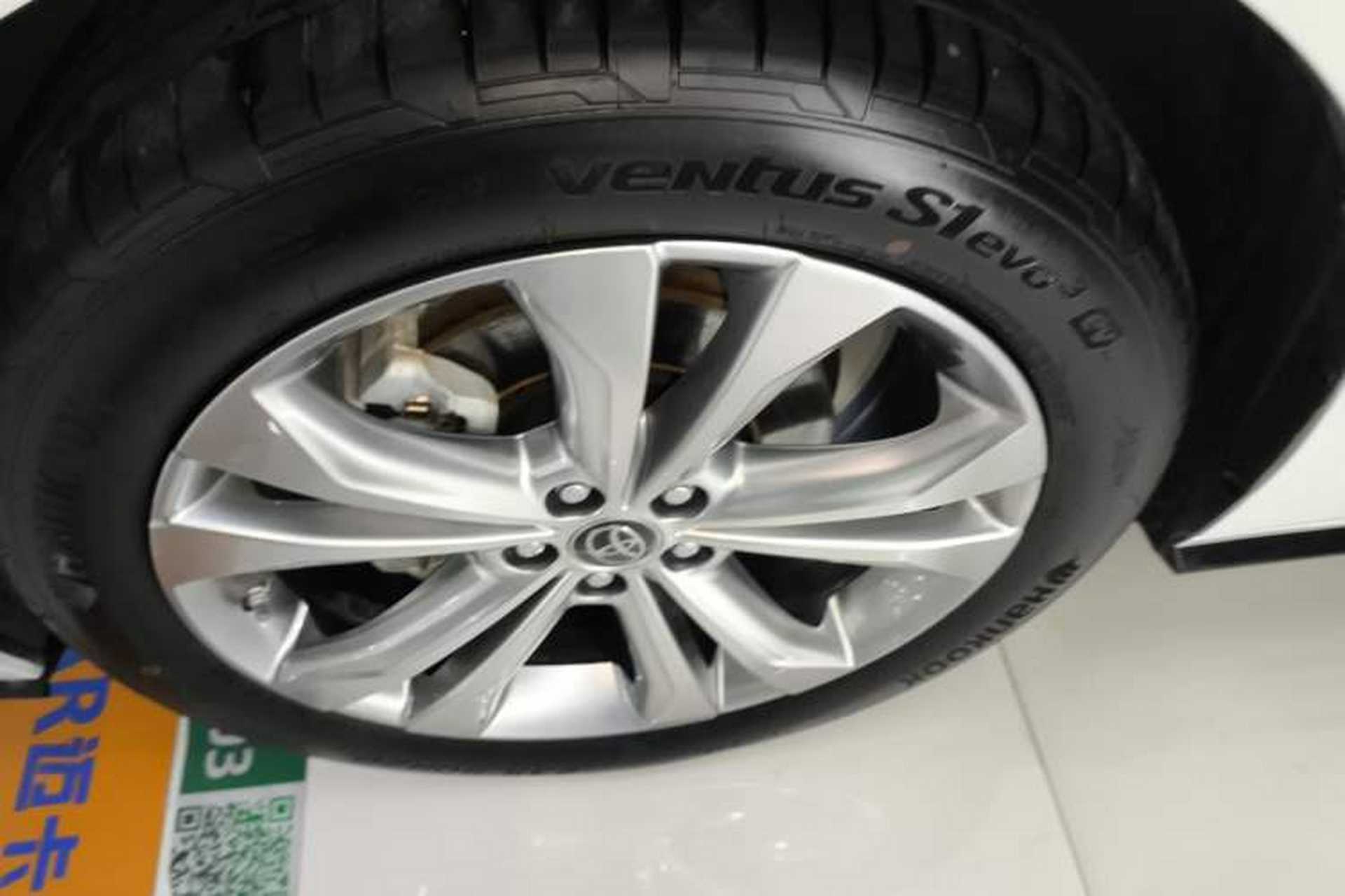 Used Toyota SIENNA 2023 2.5L Hybrid Deluxe Edition Left Front Wheel Hub