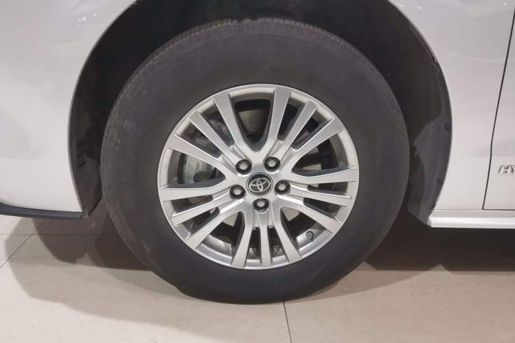 Used Toyota SIENNA 2023 2.5L Hybrid Comfort Edition Left Front Wheel Hub