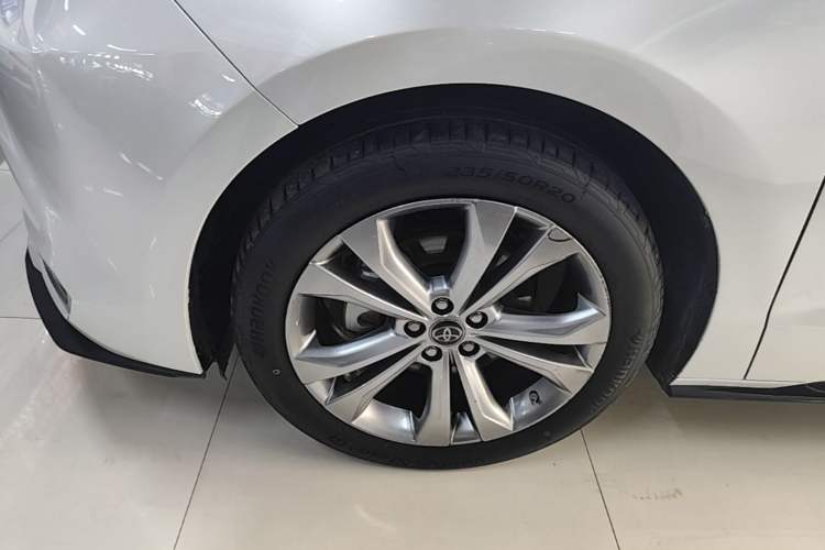 Used Toyota SIENNA 2023 2.5L Hybrid Deluxe Edition Left Front Wheel Hub