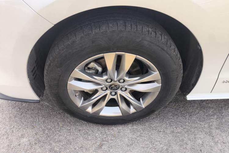 Used Toyota SIENNA 2023 2.5L Hybrid Comfort Edition Left Front Wheel Hub