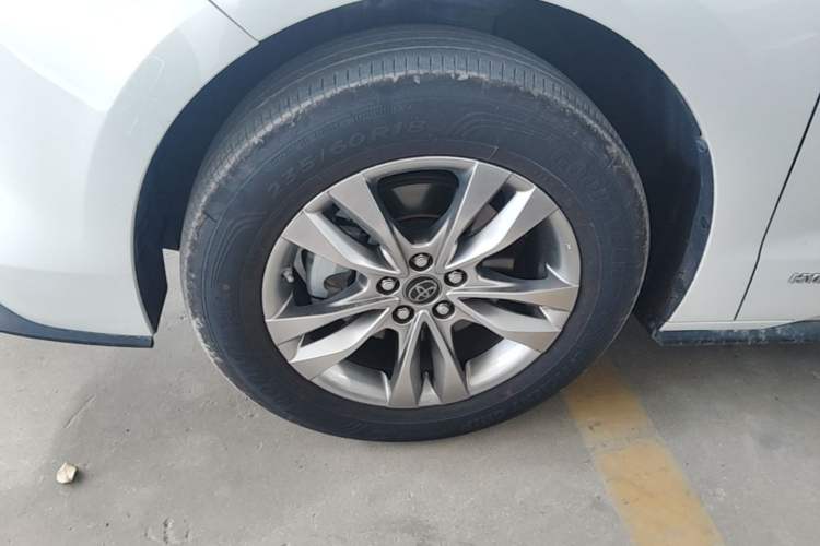 Used Toyota SIENNA 2023 2.5L Hybrid Luxury Edition Left Front Wheel Hub
