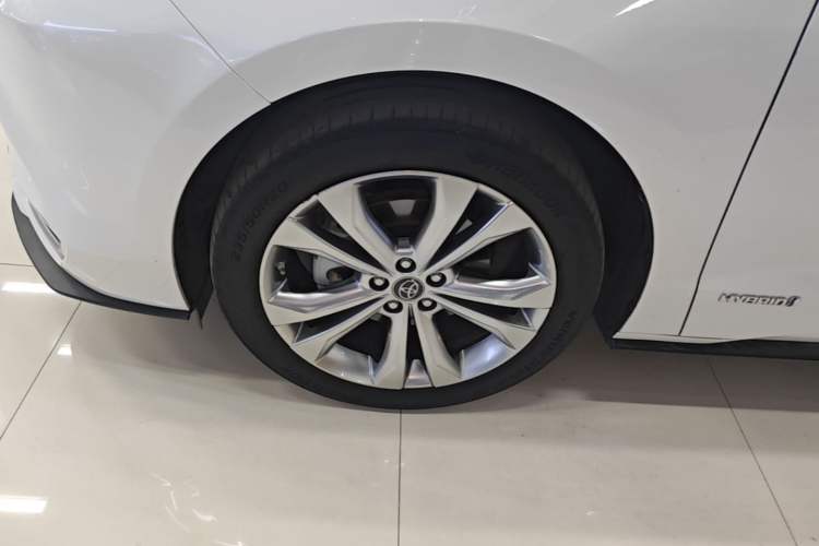Used Toyota SIENNA 2023 2.5L Hybrid Deluxe Edition Left Front Wheel Hub