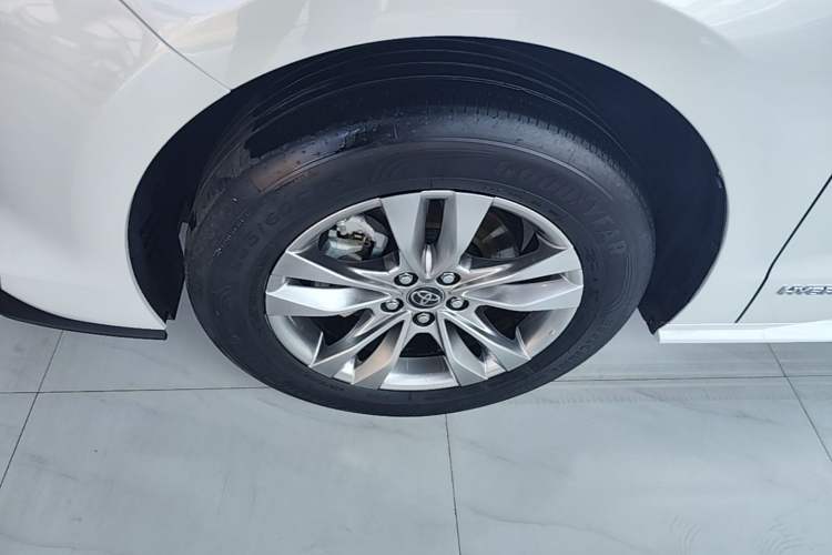 Used Toyota SIENNA 2023 2.5L Hybrid Comfort Edition Left Front Wheel Hub