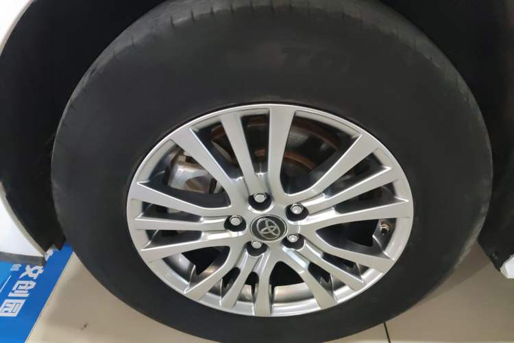 Used Toyota SIENNA 2023 2.5L Hybrid Comfort Edition Left Front Wheel Hub