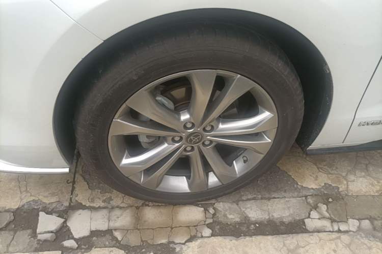 Used Toyota SIENNA 2023 2.5L Hybrid Deluxe Edition Left Front Wheel Hub