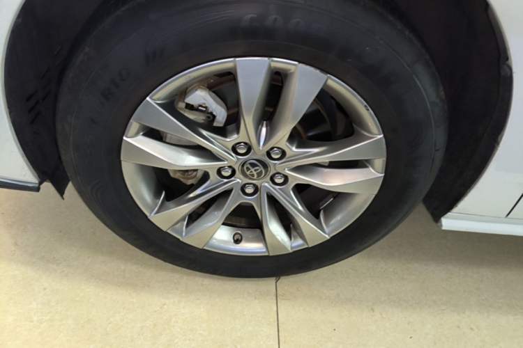 Used Toyota SIENNA 2023 2.5L Hybrid Comfort Edition Left Front Wheel Hub