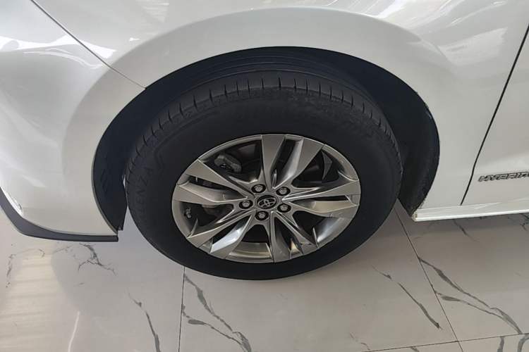 Used Toyota SIENNA 2023 2.5L Hybrid Comfort Edition Left Front Wheel Hub