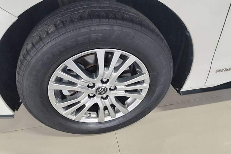 Used Toyota SIENNA 2023 2.5L Hybrid Luxury Edition Left Front Wheel Hub