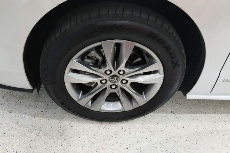 Used Toyota SIENNA 2023 2.5L Hybrid Comfort Edition Left Front Wheel Hub