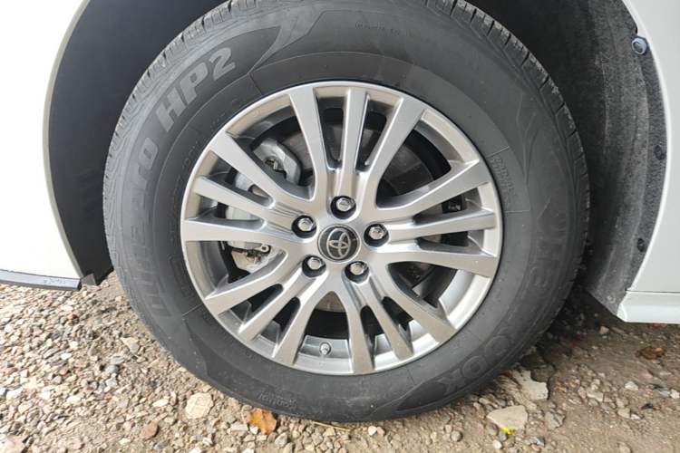 Used Toyota SIENNA 2023 2.5L Hybrid Comfort Edition Left Front Wheel Hub