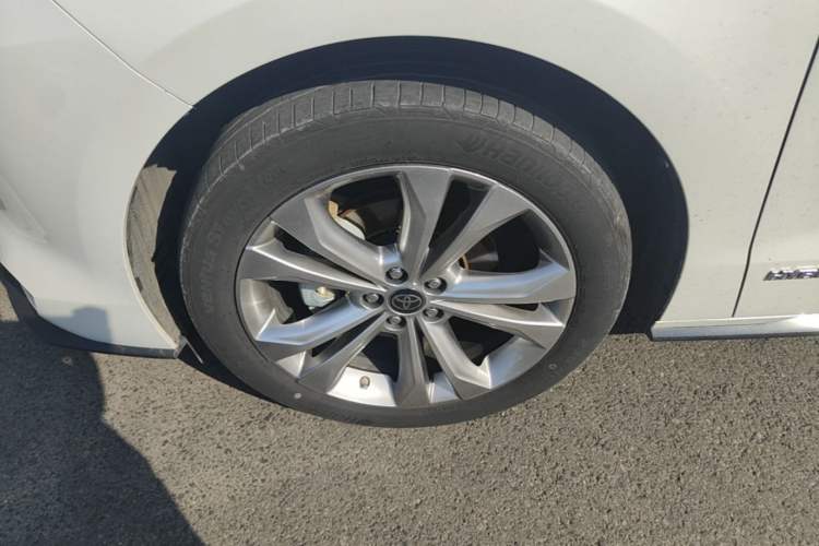 Used Toyota SIENNA 2023 2.5L Hybrid Deluxe Edition Left Front Wheel Hub