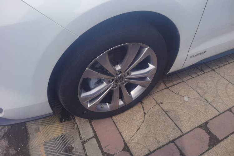 Used Toyota SIENNA 2023 2.5L Hybrid Deluxe Edition Left Front Wheel Hub