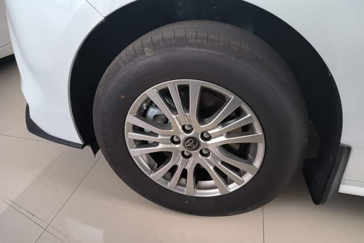 Used Toyota SIENNA 2023 2.5L Hybrid Comfort Edition Left Front Wheel Hub