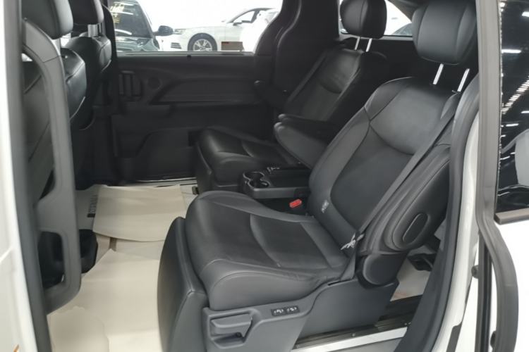 Used Toyota SIENNA 2023 2.5L Hybrid Deluxe Edition Left Rear Seat