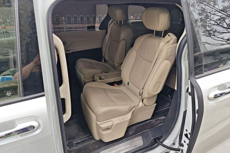 Used Toyota SIENNA 2023 2.5L Hybrid Ultimate Edition Left Rear Seat