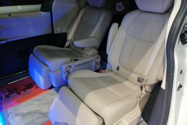 Used Toyota SIENNA 2023 2.5L Hybrid Deluxe Edition Left Rear Seat