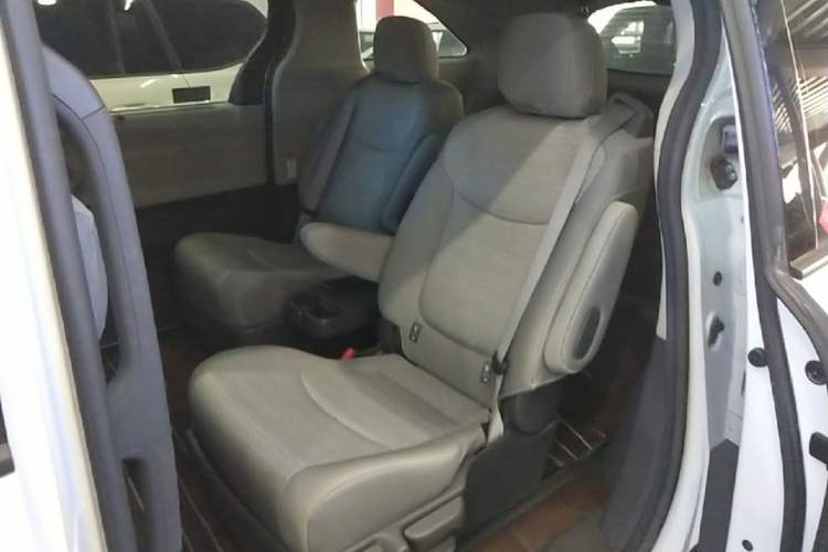 Used Toyota SIENNA 2023 2.5L Hybrid Comfort Edition Left Rear Seat