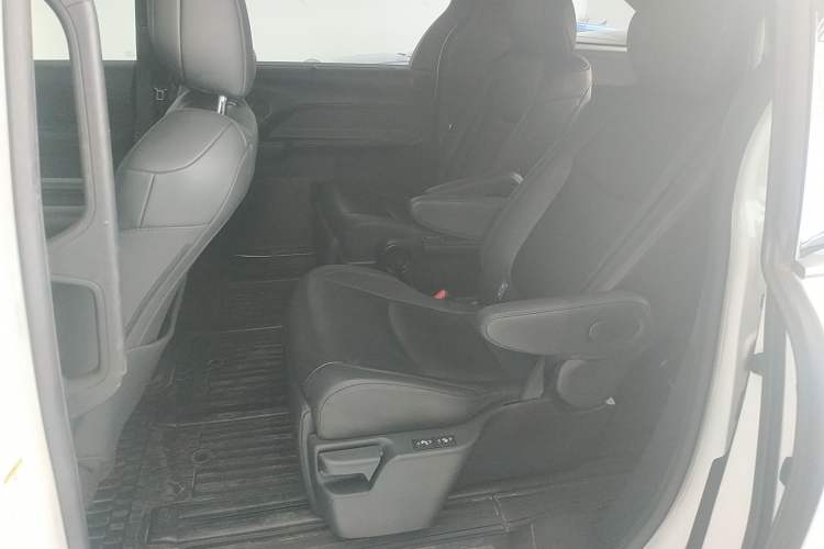 Used Toyota SIENNA 2023 2.5L Hybrid Deluxe Edition Left Rear Seat