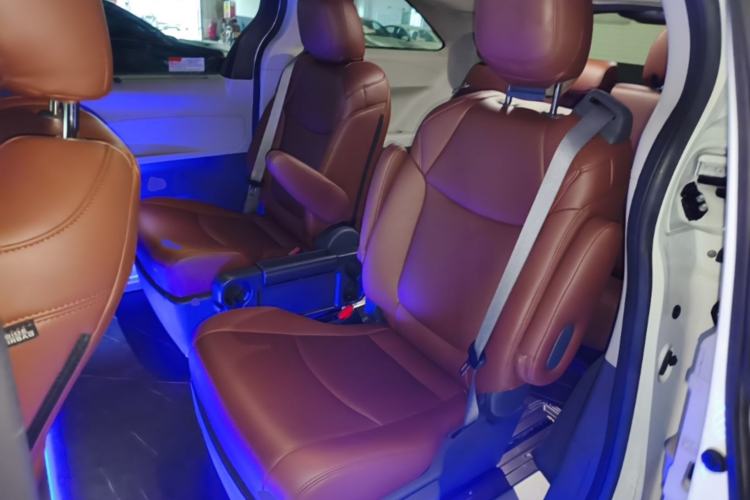 Used Toyota SIENNA 2023 2.5L Hybrid Comfort Edition Left Rear Seat