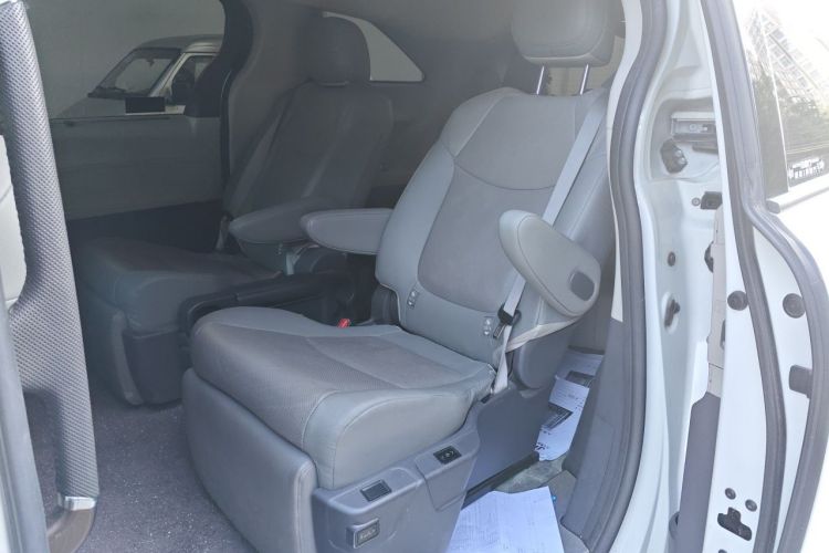 Used Toyota SIENNA 2023 2.5L Hybrid Luxury Edition Left Rear Seat