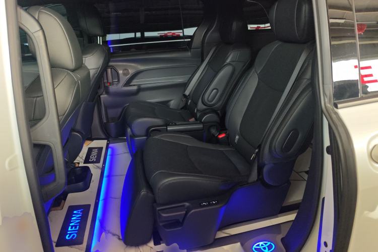 Used Toyota SIENNA 2023 2.5L Hybrid Deluxe Edition Left Rear Seat