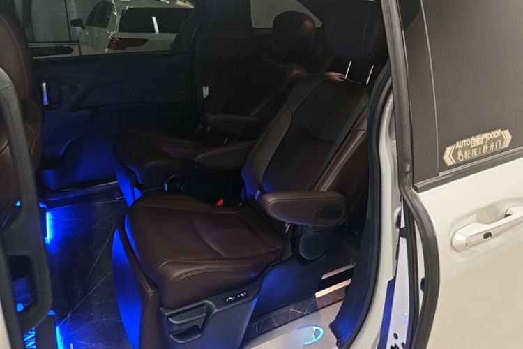 Used Toyota SIENNA 2023 2.5L Hybrid Platinum Edition Left Rear Seat